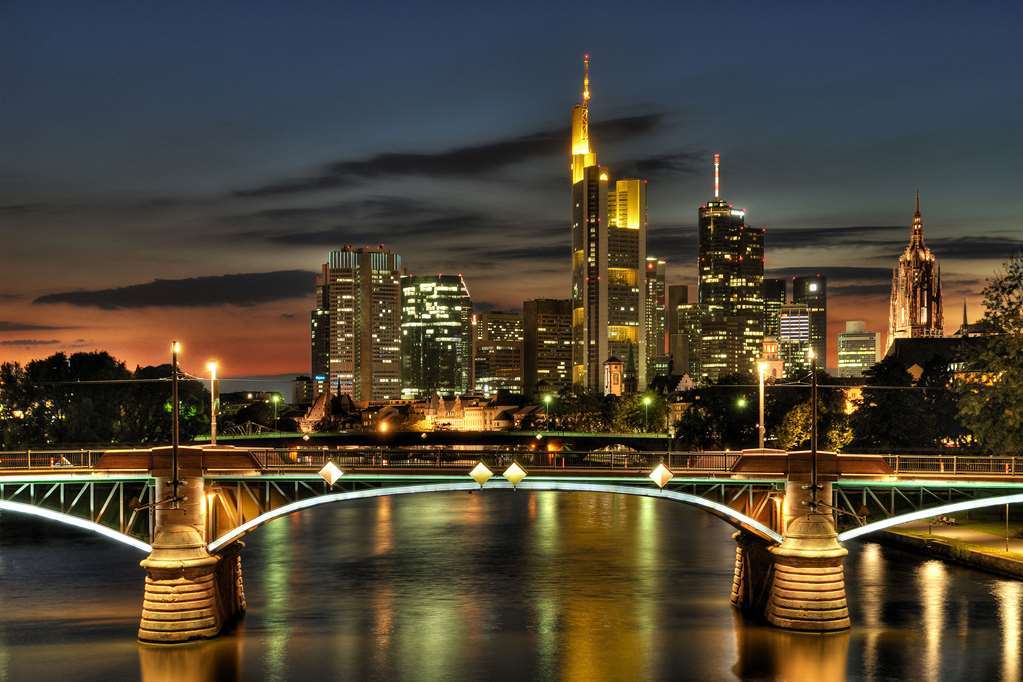 Hotel Living Frankfurt 4*