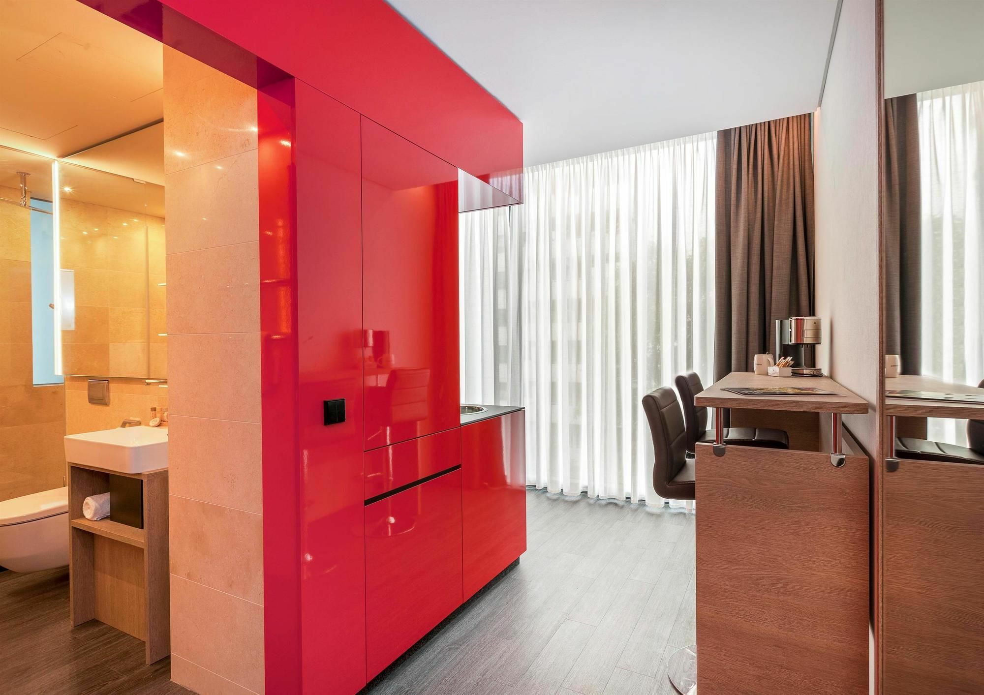 Hotel Living Frankfurt 4*
